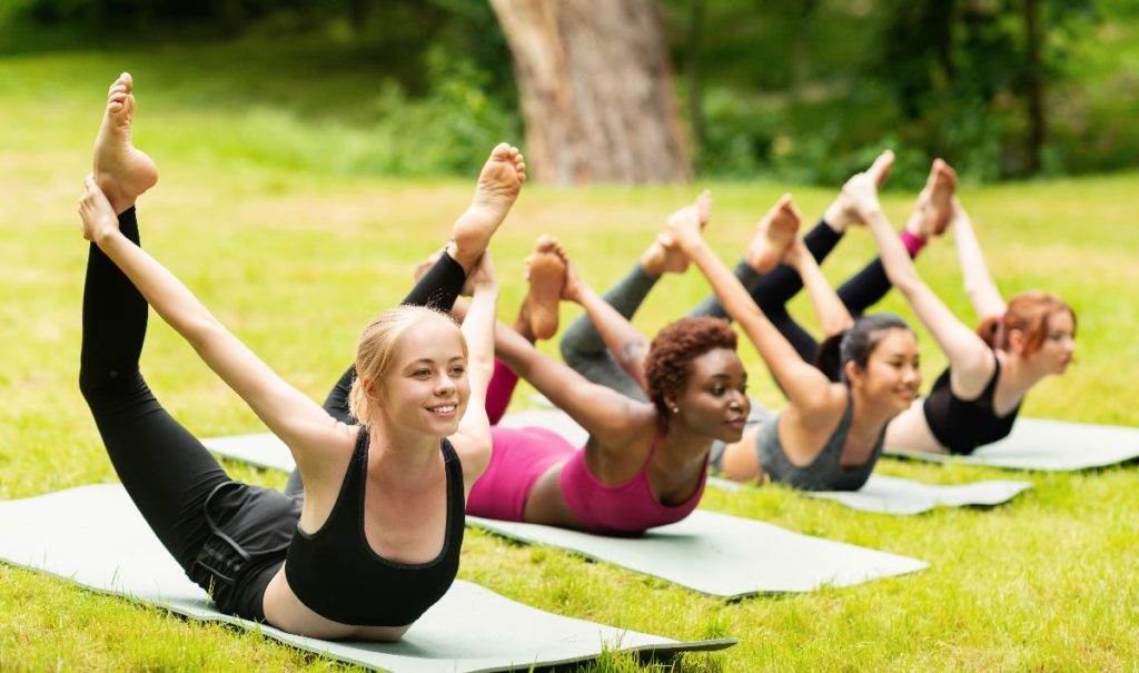 seance de yoga chez academy numerique - bien-être au travail